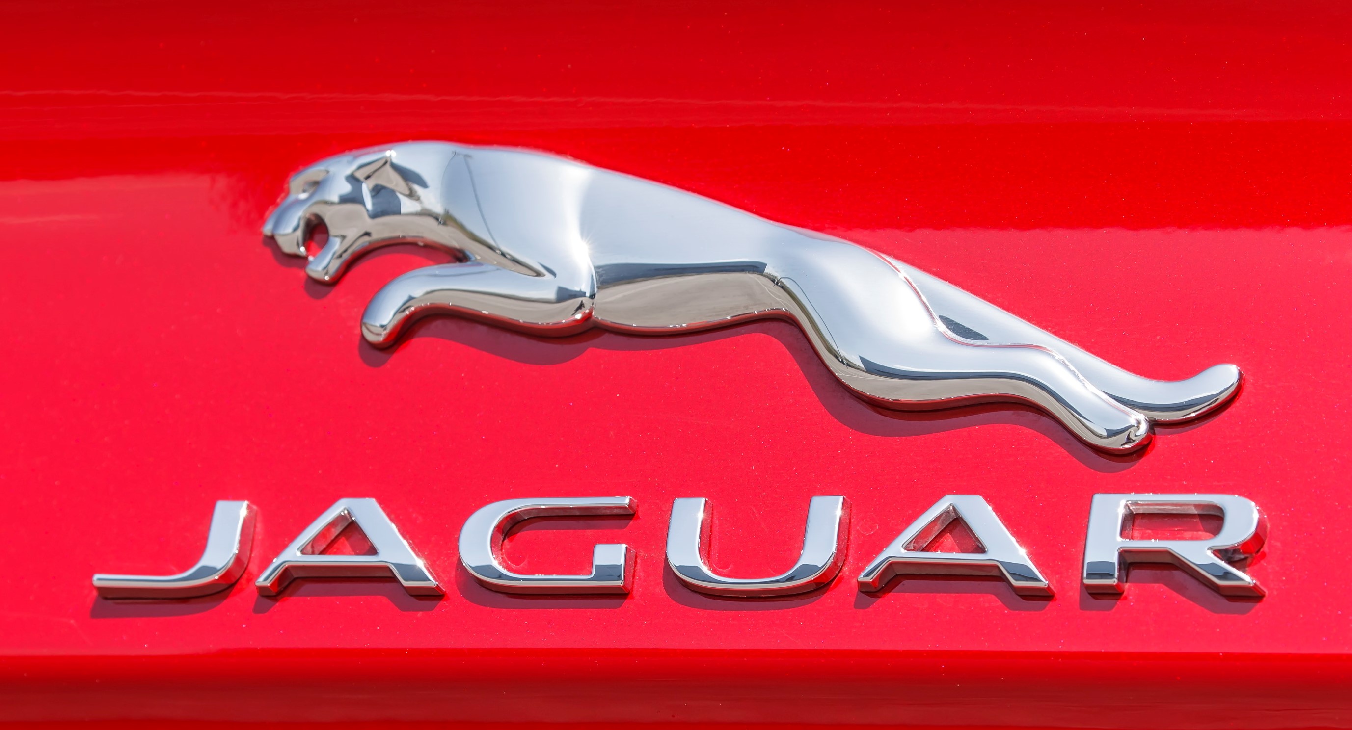 LANÇAMENTO – Jaguar XE, um sedã nervoso
