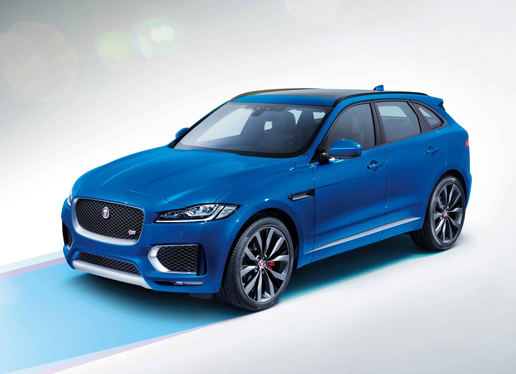 SALÃO DE FRANKFURT – Jaguar, entrando na onda