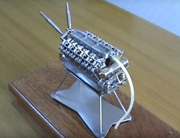 Motor V12 miniatura