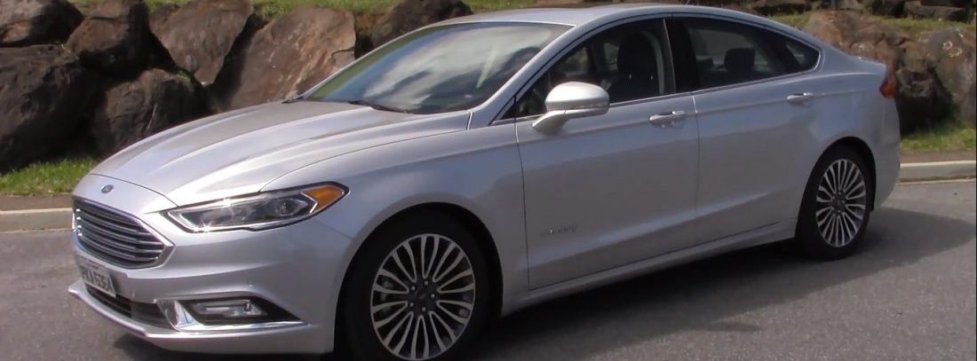 Emilio testa o Ford Fusion Hybrid 2017
