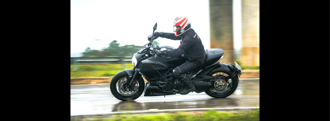 Moto na chuva