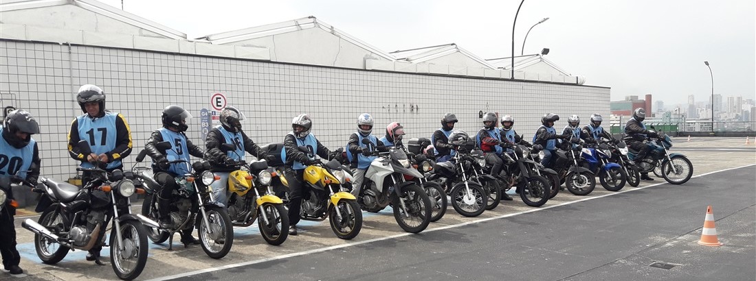 O desafio do deslocamento seguro em moto