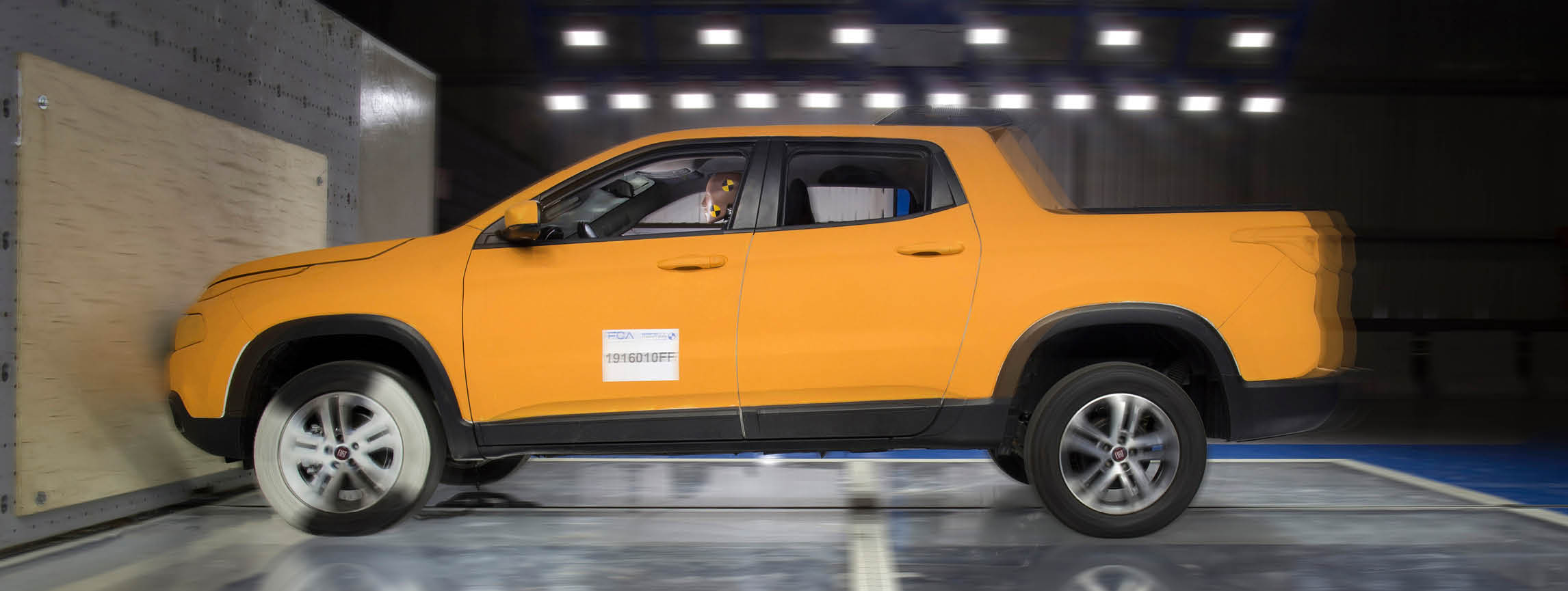 FCA estoura carro ao invés de champagne pra inaugurar seu Safety Center