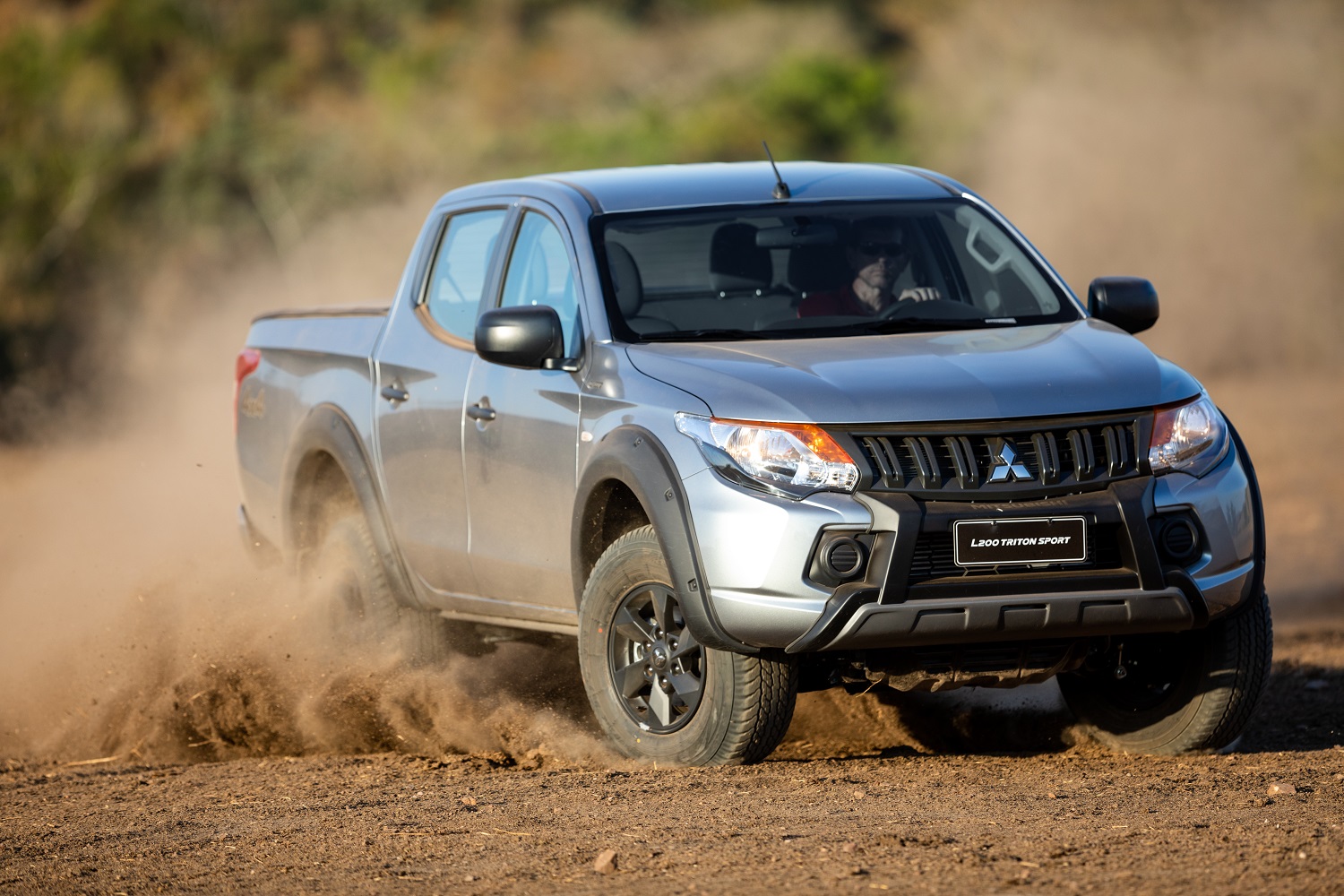 Mitsubishi L200 ganha versão “cascuda” por R$ 127 mil