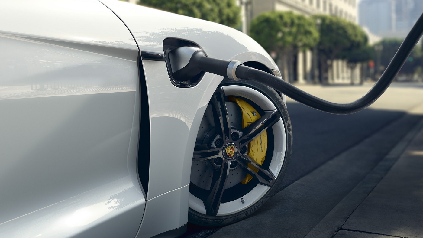 Primeiro esportivo 100% elétrico da Porsche, Taycan chega ao Brasil em 2020