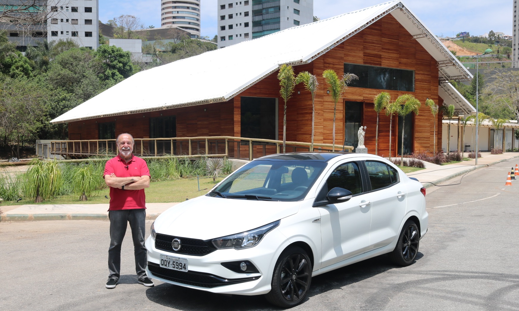 TESTE Fiat Cronos HGT 1.8