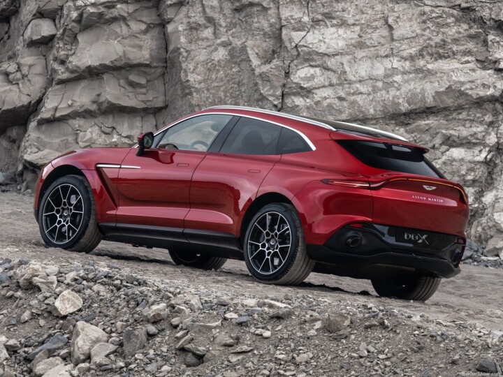 Aston Martin DBX: Segura essa Goldfinger!
