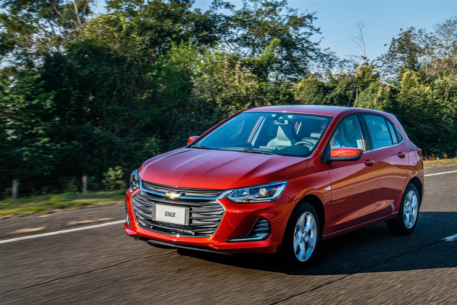 Chevrolet Onix Hatch estreia com 13 configurações
