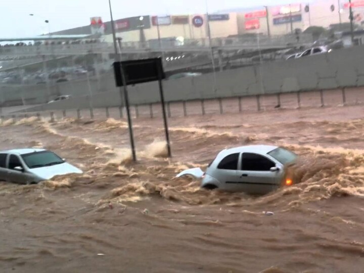 Carro na enchente: o que fazer?