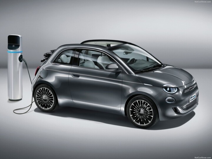 Fiat 500 elétrico estreia junto com nova geração