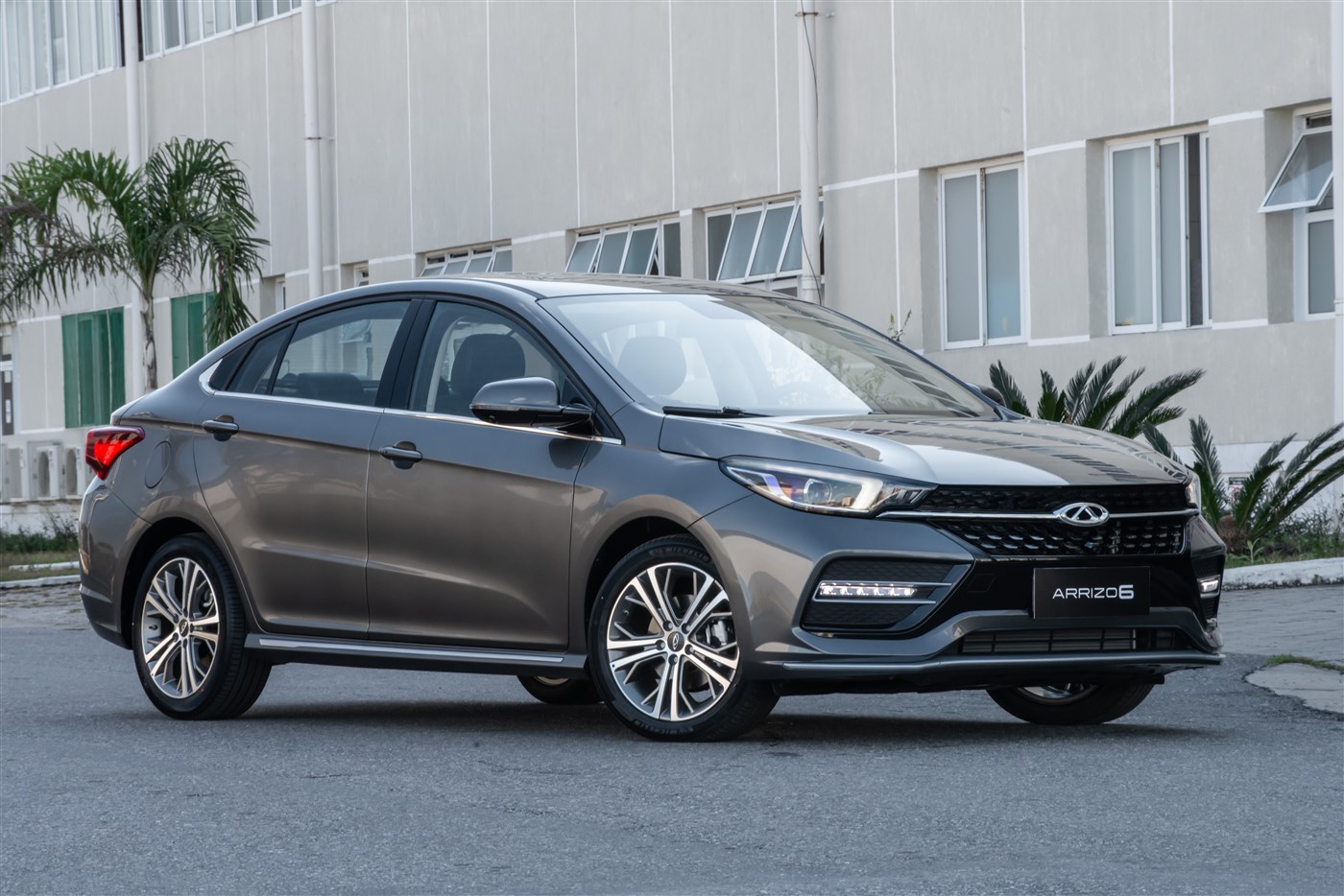 Chery lança Arrizo 6