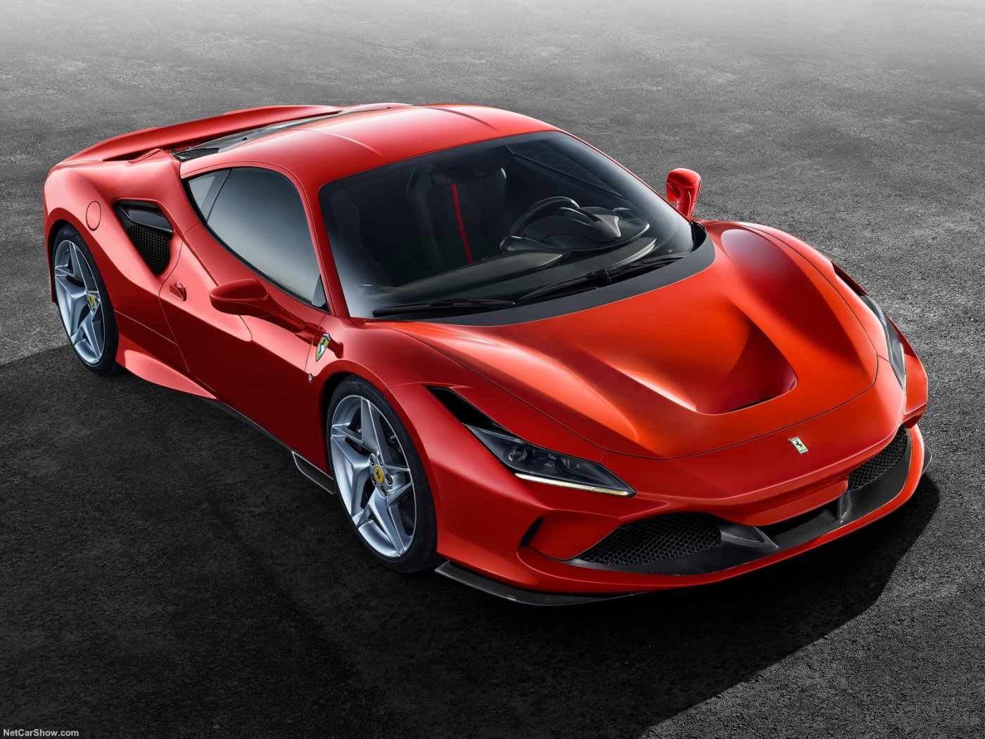Ferrari F8 Tributo chega ao Brasil por R$ 3,5 milhões