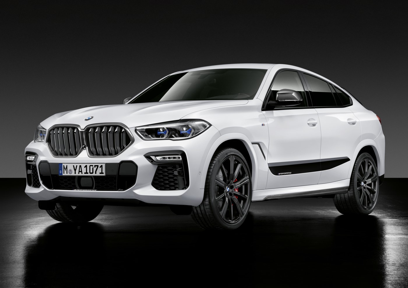 Novo BMW X6 M estreia por quase R$ 900 mil 