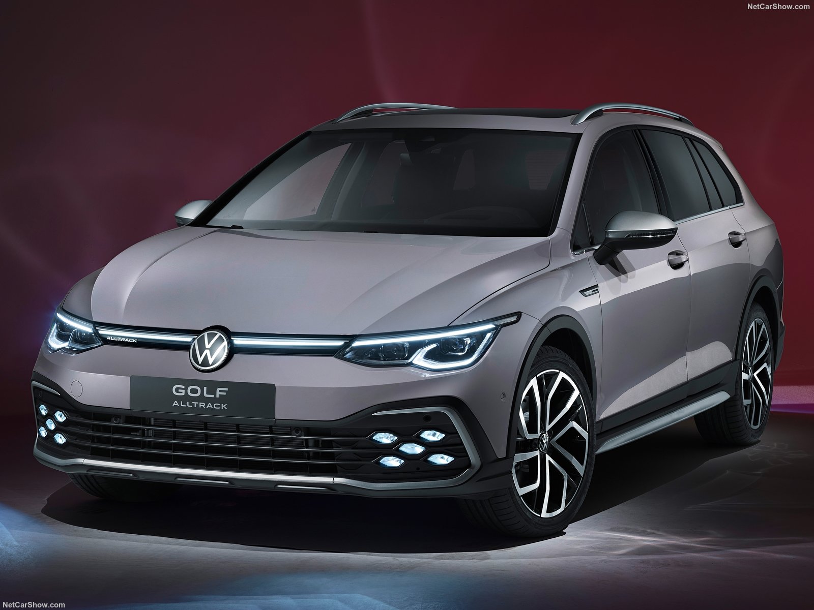 Nova geração do Golf Variant estreia com motor eletrificado