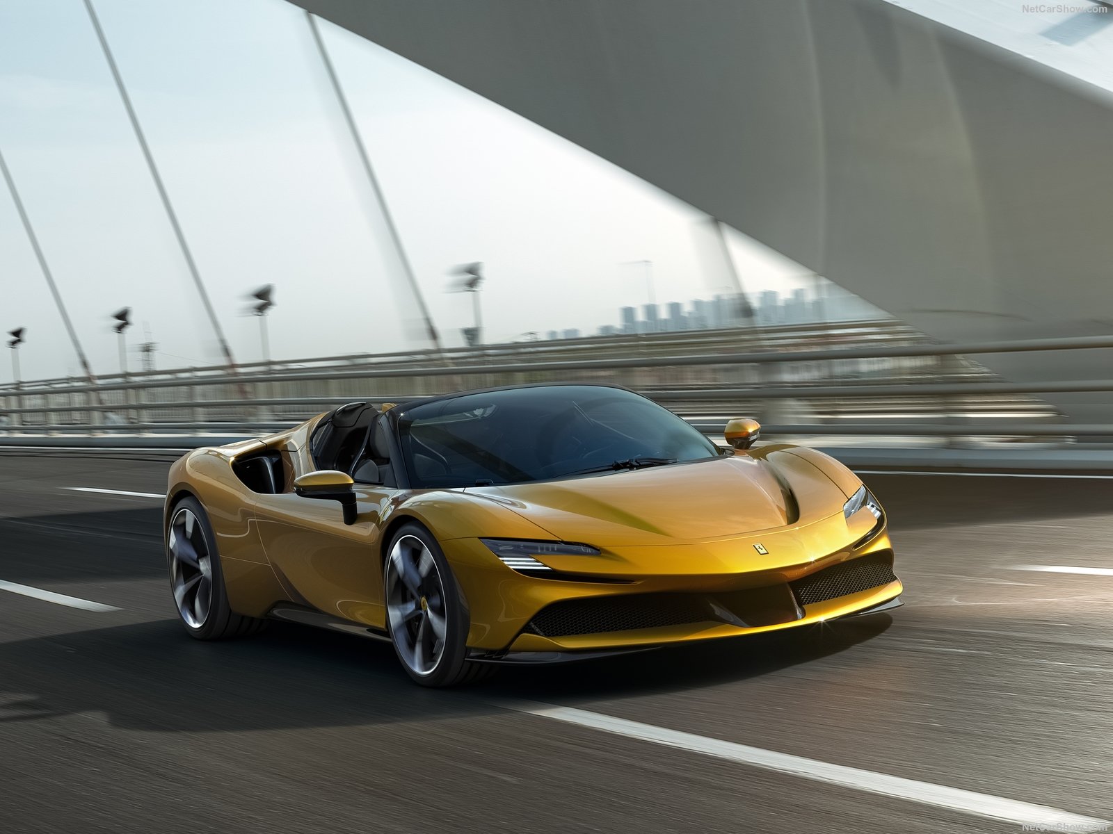 Ferrari SF90 Spider estreia por R$ 8,4 milhões
