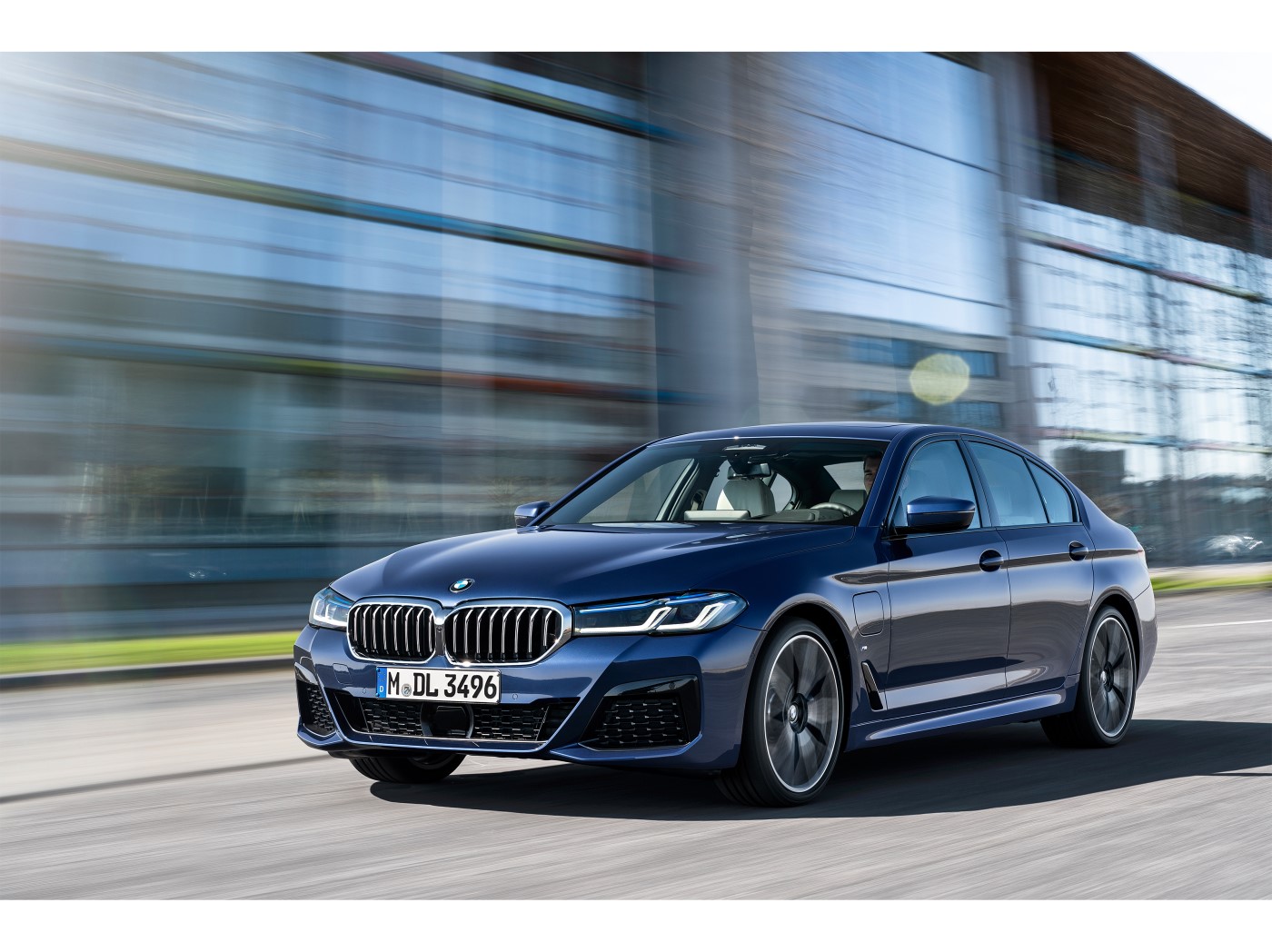 BMW lança 530e M Sport por R$ 385 mil