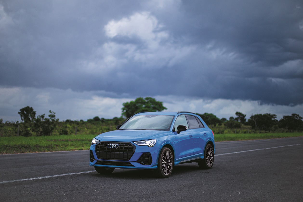 Audi lança Q3 Black S Line por R$ 256 mil