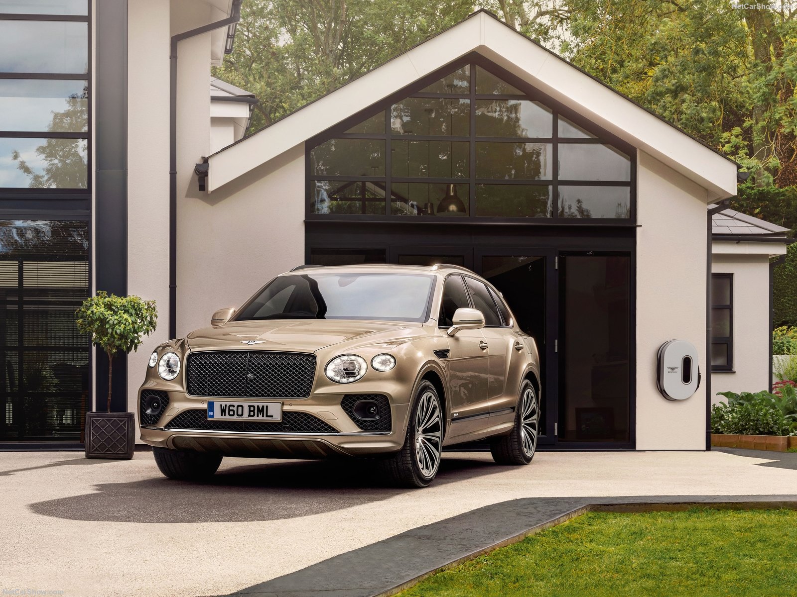 Bentley atualiza visual do Bentayga com versão híbrida