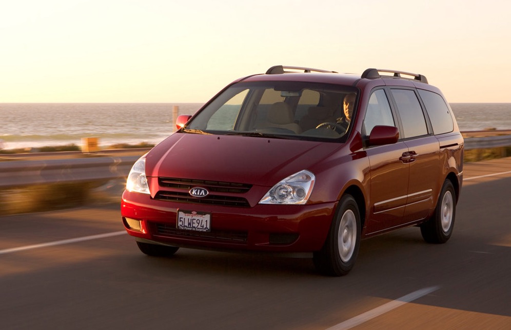 Recall: Kia convoca donos do Carnival