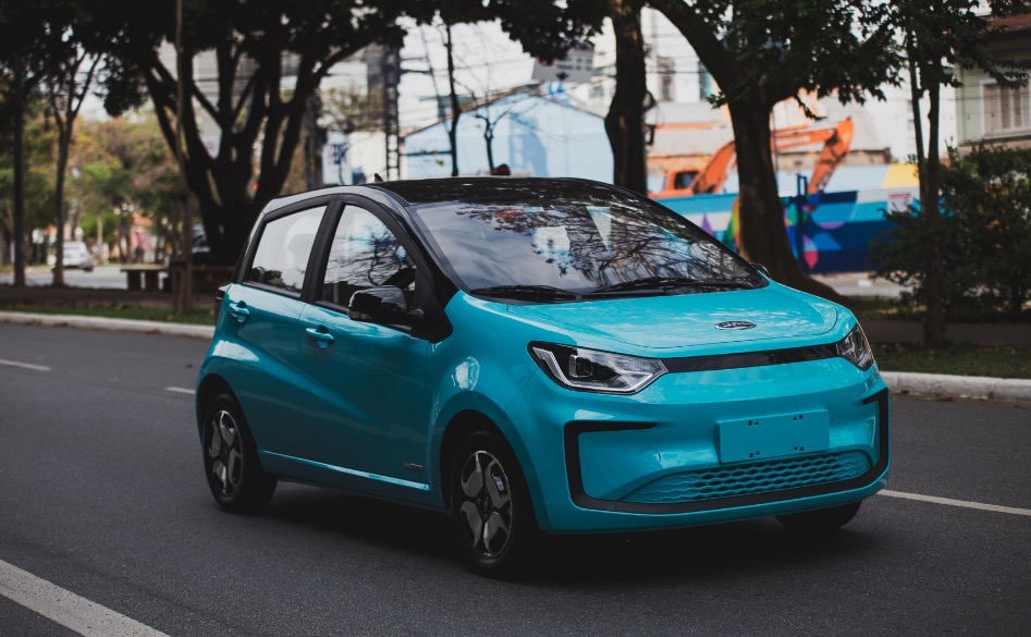 JAC lança elétrico E-JS1 por R$ 150 mil