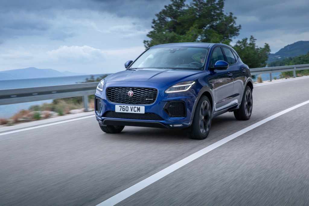 Jaguar lança E-Pace renovado por R$ 377 mil