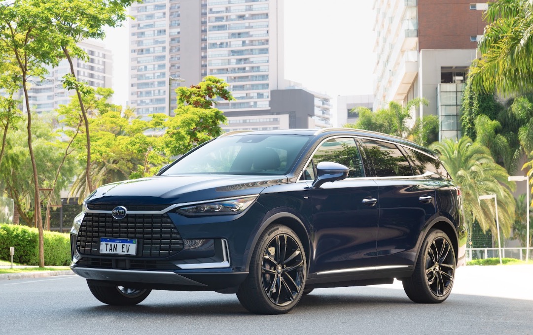 BYD Tan EV chega para brigar com e-tron
