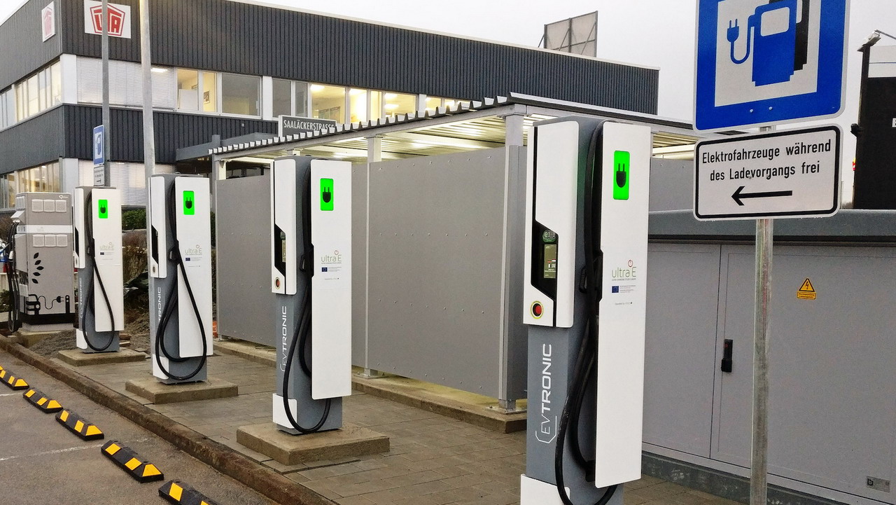 Rede de recarga: ponto crucial para elétricos