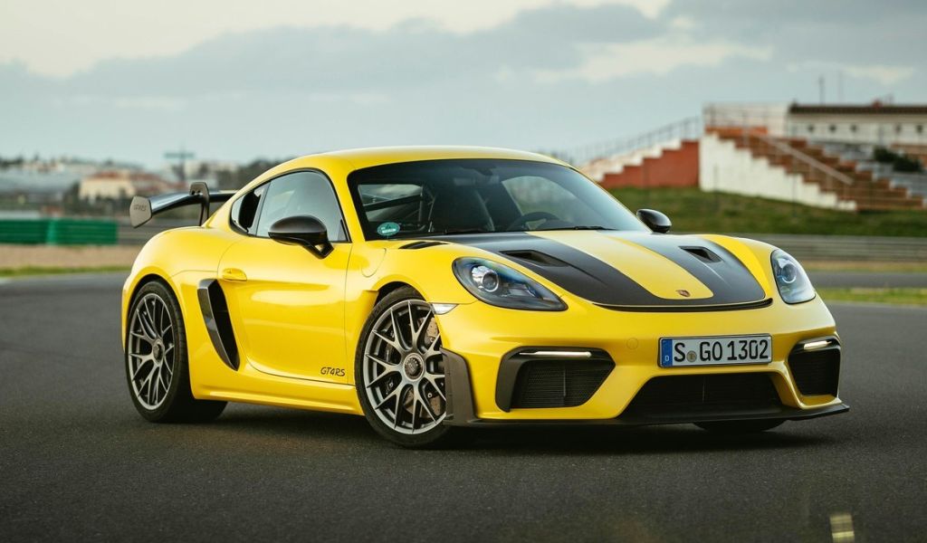 Porsche lança Cayman GT4 RS